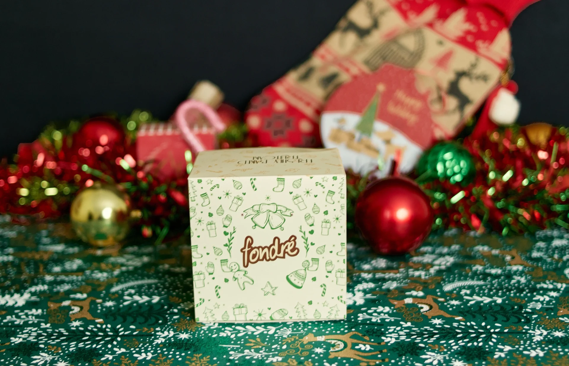 600g Fruit Cake in Cream-Coloured Christmas Box